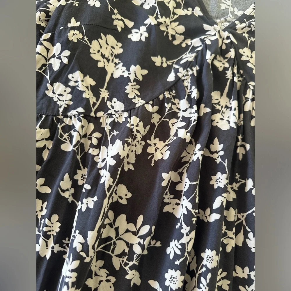 5 for $20 Deal- Old Navy Floral Dress- Size XS - Picture 3 of 7